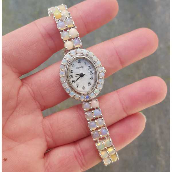 Zilveren horloge gezet met ronde cabochon Ethiopische Opalen