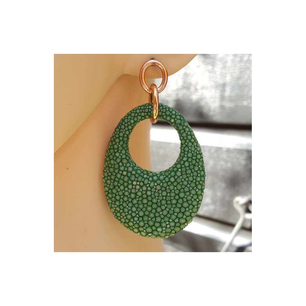 Earrings with oval pendant of light green Roggenleer