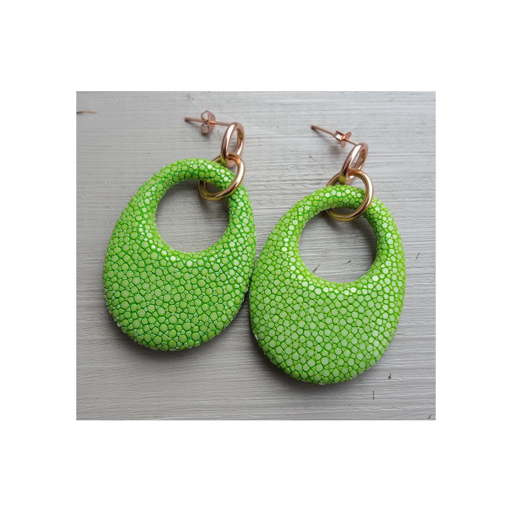 Oorbellen met ovale hanger van appeltjes groen Roggenleer