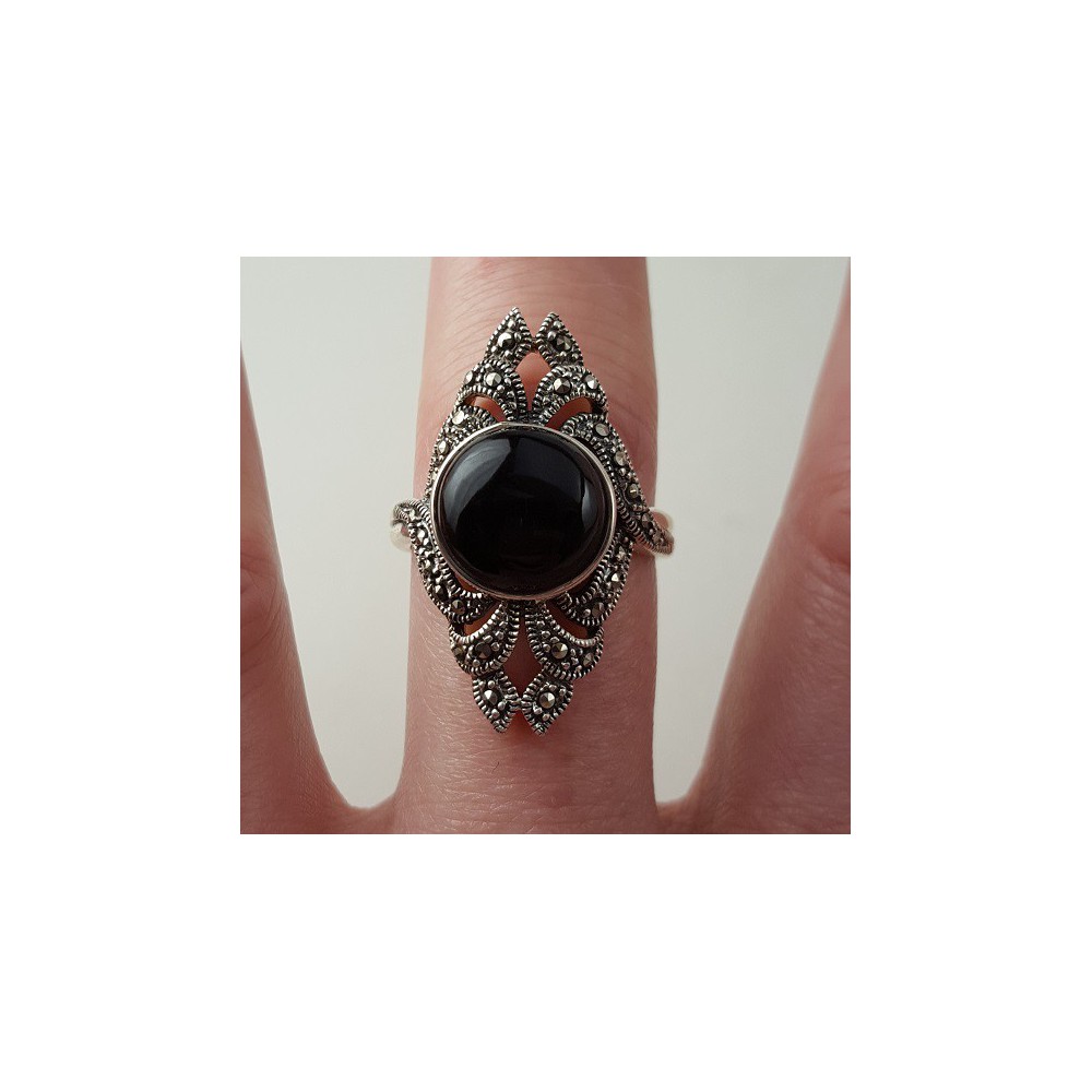 Silver ring set with round cabochon Onyx and Markasiet 18.5 mm