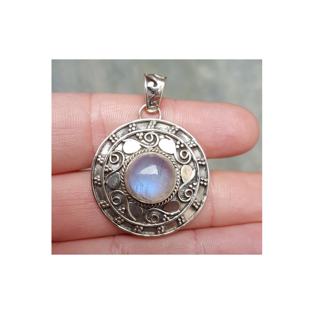 Silver pendant round Moonstone in the edited setting