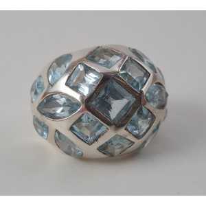Zilveren ring gezet met blauwe Topazen 17.7 mm