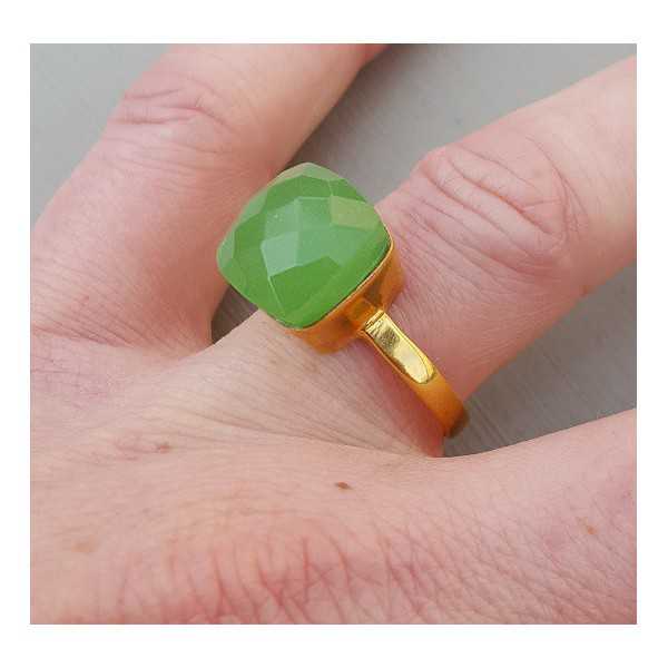 Vergulde ring met vierkante appeltjes groene Chalcedoon 18 of 20 mm