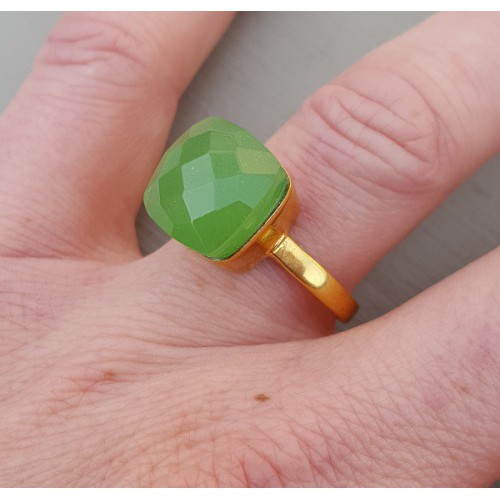 Vergulde ring met vierkante appeltjes groene Chalcedoon 18 of 20 mm