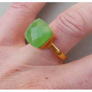 Vergulde ring met vierkante appeltjes groene Chalcedoon 18 of 20 mm