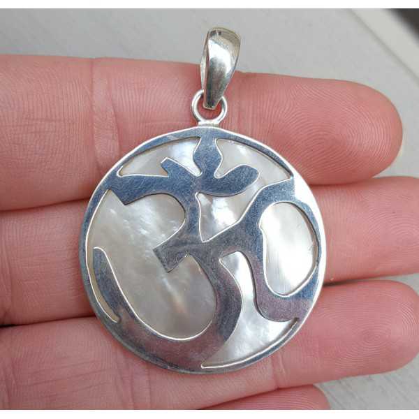 Silver pendant with mother-of-Pearl, and TO sign