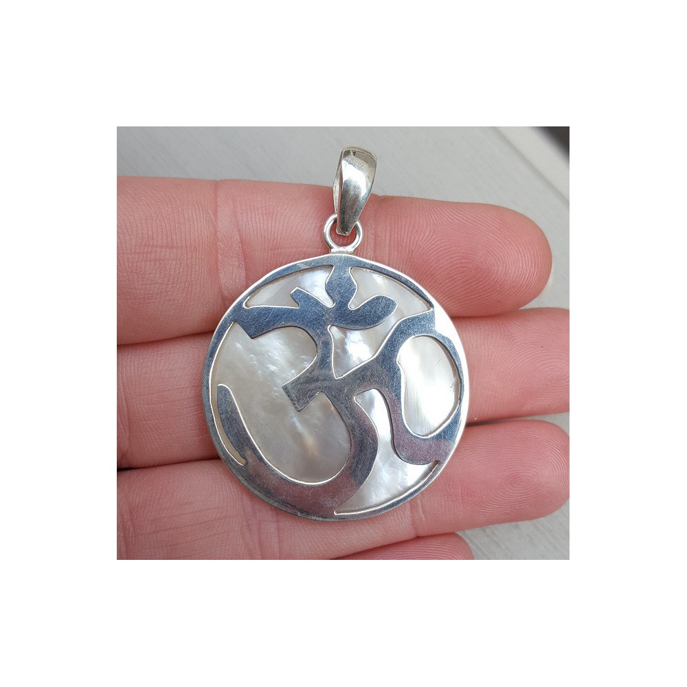 Silver pendant with mother-of-Pearl, and TO sign