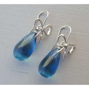 Zilveren oorbellen met blauwe Topaas quartz