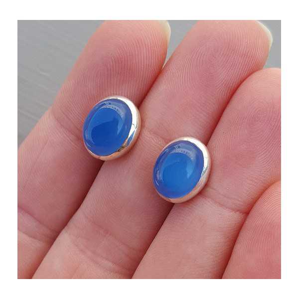 Silver oorknoppen with cobalt blue Chalcedony
