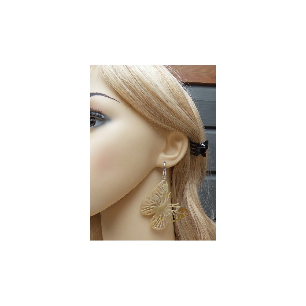 Zilveren oorbellen met vlinder van Buffelhoorn