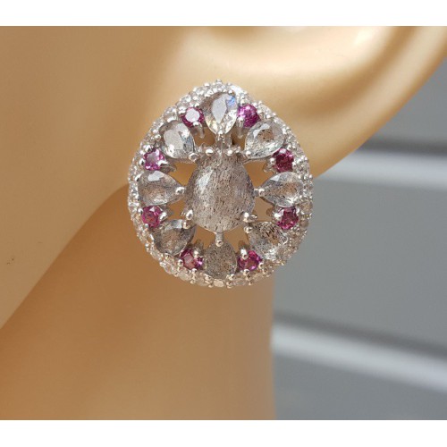 Zilveren oorbellen gezet met Labradoriet en Rhodoliet Granaat