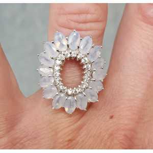 Zilveren ring met ovale facet geslepen regenboog Maanstenen 17.3 mm