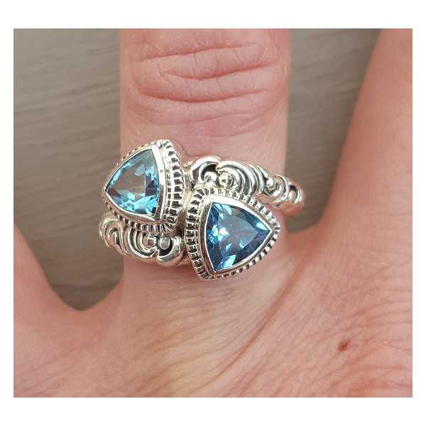 Zilveren ring gezet met twee blauwe Topazen 16.5 mm