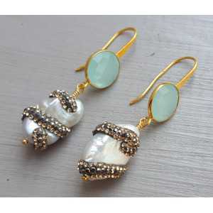 Vergoldete Ohrringe mit aqua Chalzedon und Perle mit Kristalle