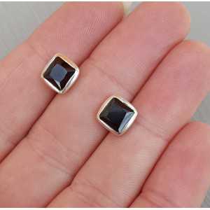 Silver oorknoppen set with square faceted Smokey Topaz