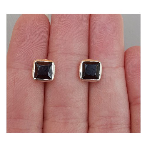 Zilveren oorknoppen gezet met vierkante facet Smokey Topaas