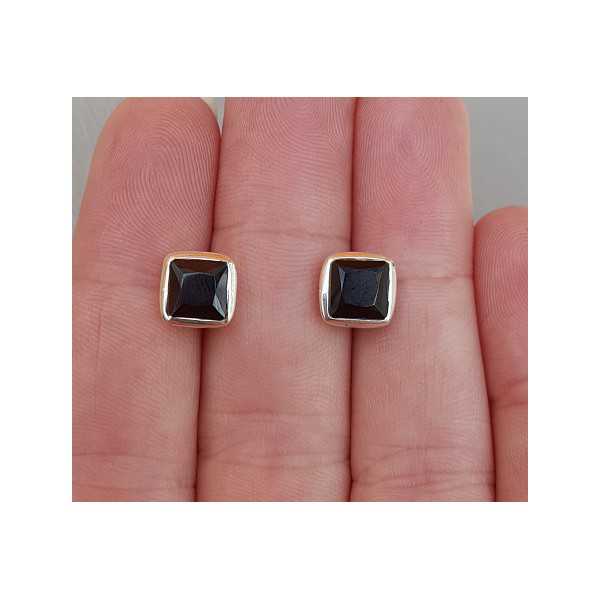 Silver oorknoppen set with square faceted Smokey Topaz
