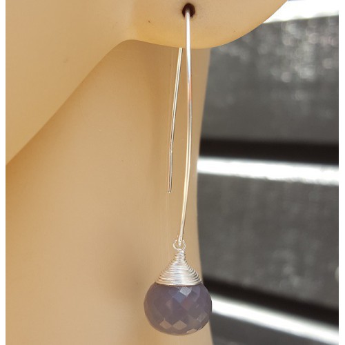 Zilveren oorbellen met grijze Chalcedoon onion briolet