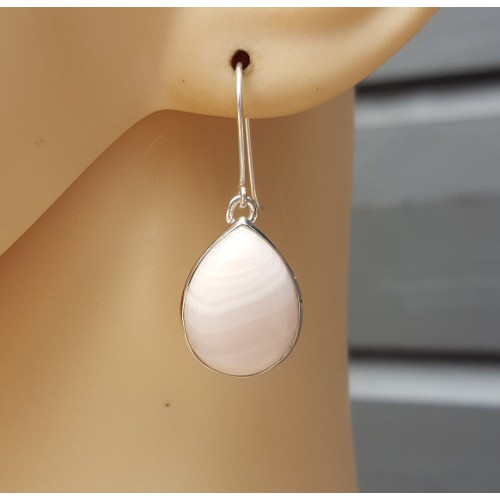 Zilveren oorbellen gezet met roze Aragoniet