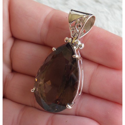 Zilveren hanger gezet met facet druppelvorm Smokey Topaas 