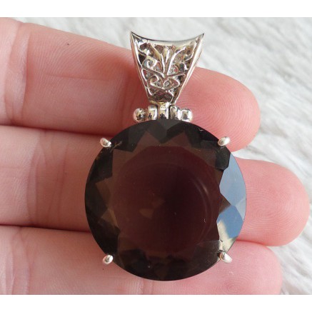Zilveren hanger gezet met ronde facet Smokey Topaas 