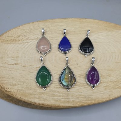 Stones and Silver Wear sieraden op Instagram