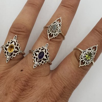 Stones and Silver Wear sieraden op Instagram